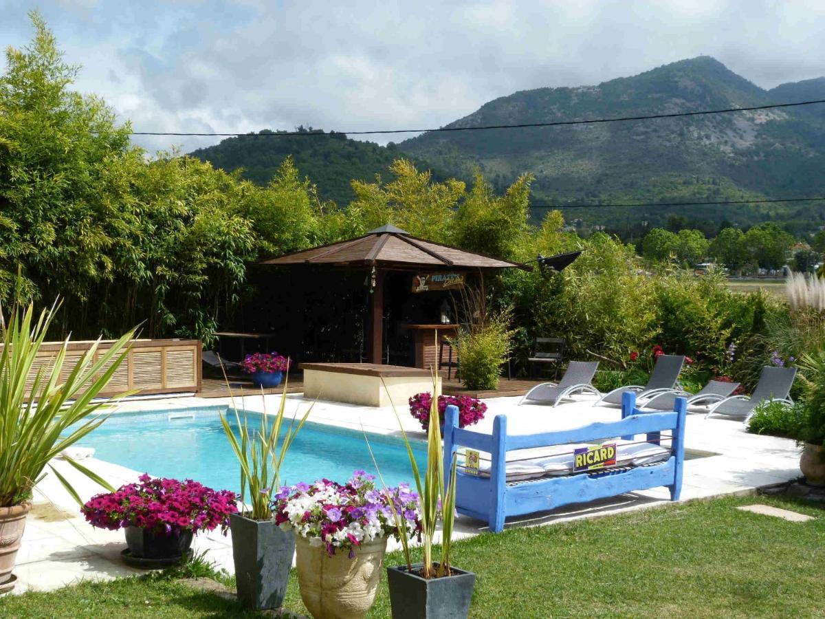 Les Bambous B&B Levens Екстериор снимка