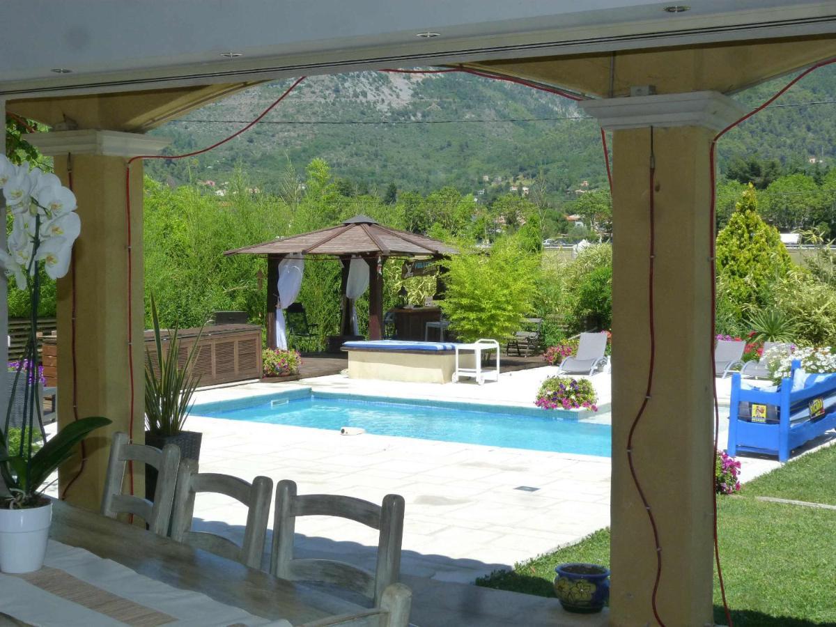 Les Bambous B&B Levens Екстериор снимка