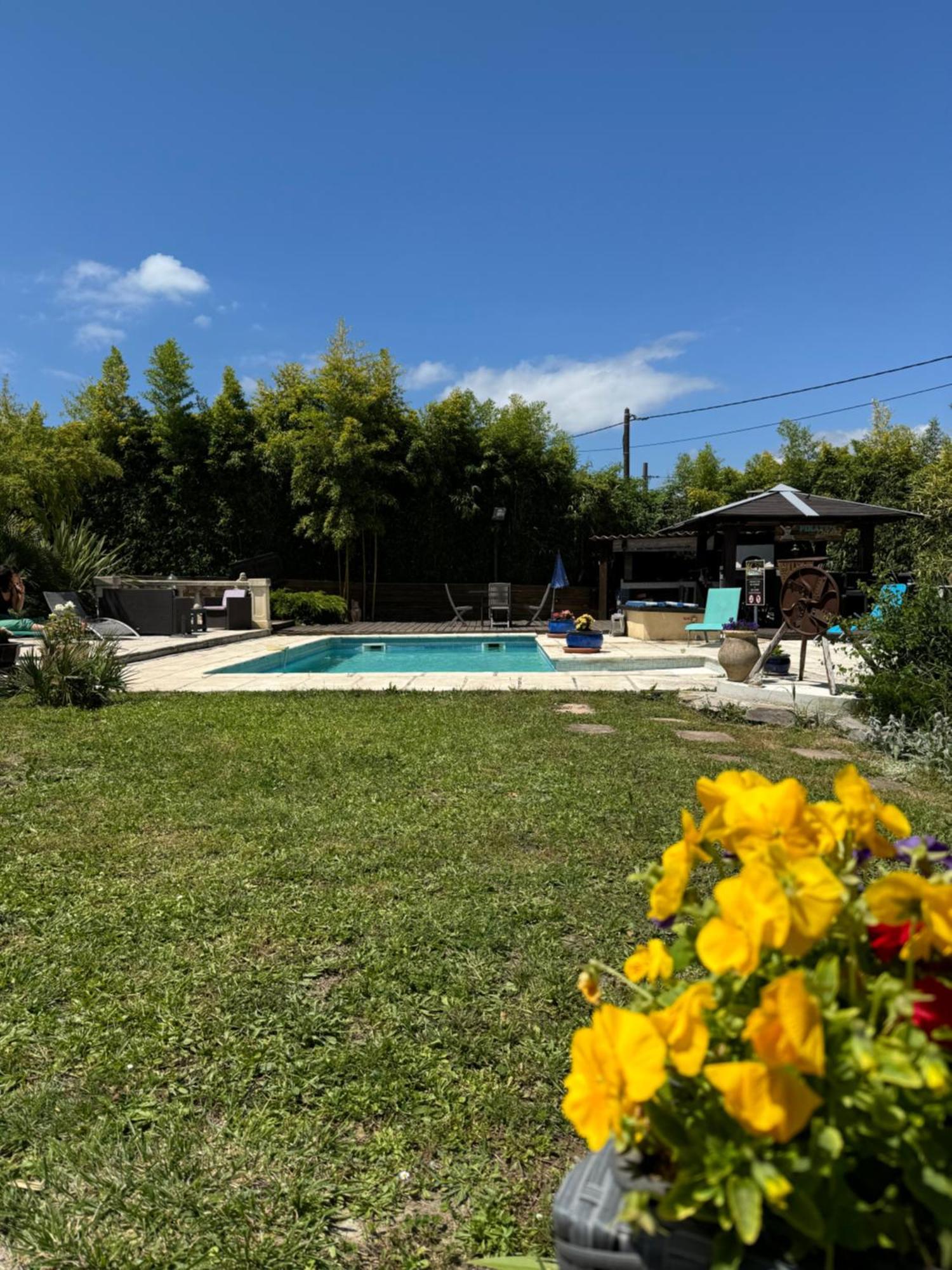 Les Bambous B&B Levens Екстериор снимка
