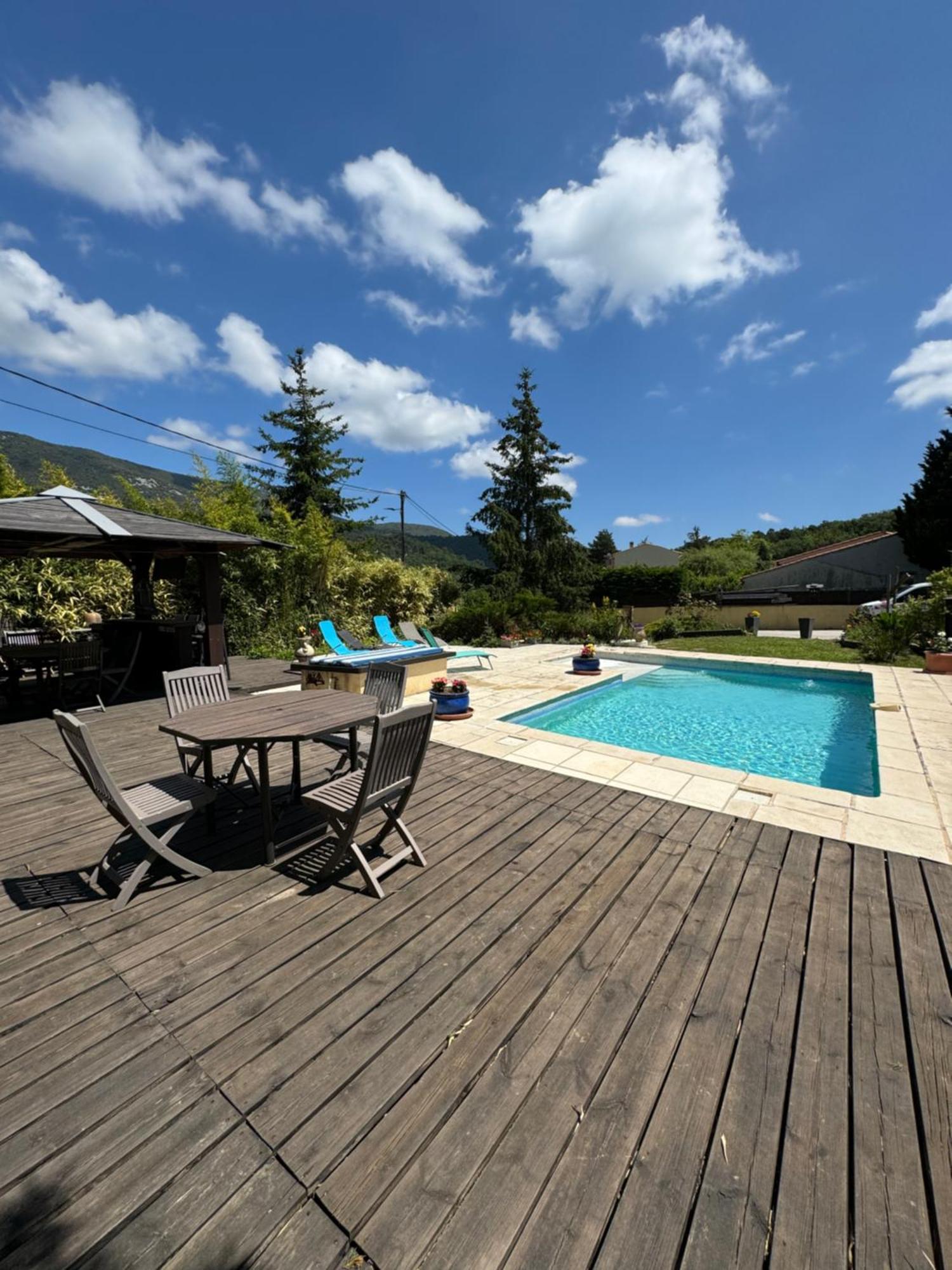 Les Bambous B&B Levens Екстериор снимка